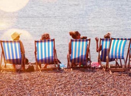 Dalle bollette alle vacanze, dal carburante al gelato: quanto ci costa agosto 2026