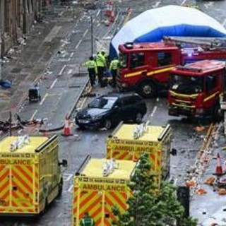 Liverpool, auto sulla folla durante festa per vittoria scudetto: 50 feriti, due sono gravi