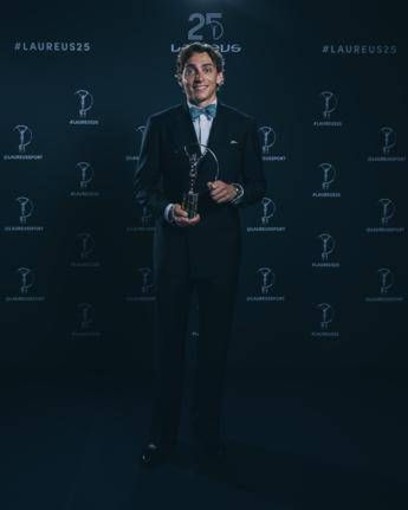 Laureus Awards, Duplantis è lo 'Sportivo dell'Anno', Simon Biles vince tra le donne