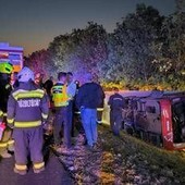 Ungheria, autobus si ribalta e finisce in un fossato: 12 morti e 10 feriti Ungheria, autobus si ribalta e finisce in un fossato: 12 morti e 10 feriti