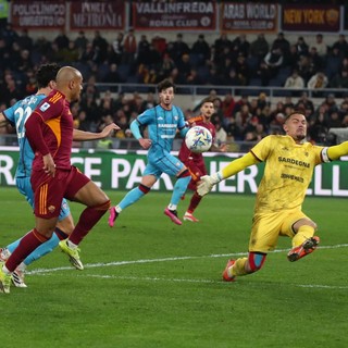 La Roma piega il Cagliari: doppietta di Malen e Juve agganciata