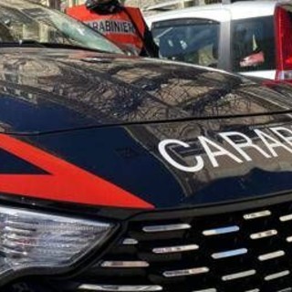 Litiga con la vicina, la picchia con un ombrello e poi le stacca dito a morsi: arrestata a Torino