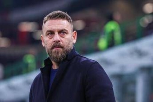 De Rossi torna su Milan-Genoa: "La 'buca' di Pavlovic? Non siamo gli scemi del villaggio" De Rossi torna su Milan-Genoa: "La 'buca' di Pavlovic? Non siamo gli scemi del villaggio"