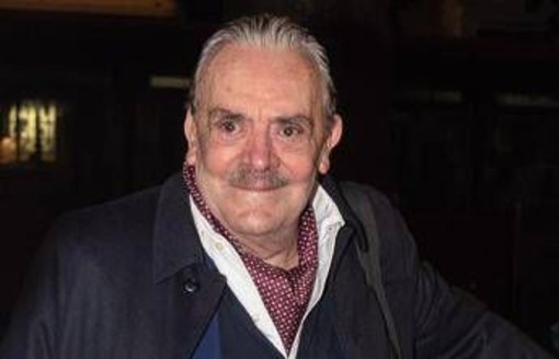 Morto Umberto Pizzi, il ricordo del 'king dei paparazzi' Barillari: "Abbiamo vissuto Dolce vita e tumulti di piazza, Onassis ci tirò addosso lo champagne" Morto Umberto Pizzi, il ricordo del 'king dei paparazzi' Barillari: "Abbiamo vissuto Dolce vita e tumulti di piazza, Onassis ci tirò addosso lo champagne"