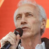 Di Battista ricoverato a Cuba, messaggio di Travaglio: "Forza ragazzo" Di Battista ricoverato a Cuba, messaggio di Travaglio: "Forza ragazzo"