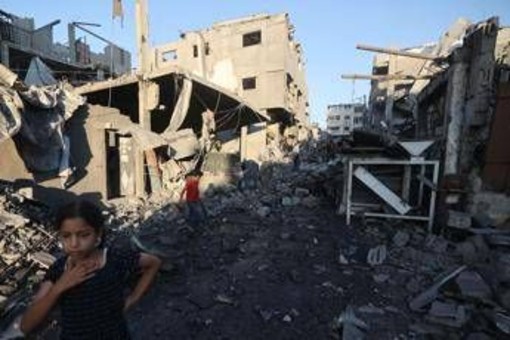 Gaza, &quot;almeno 25 palestinesi uccisi dall'alba&quot;. Hamas replica a Trump