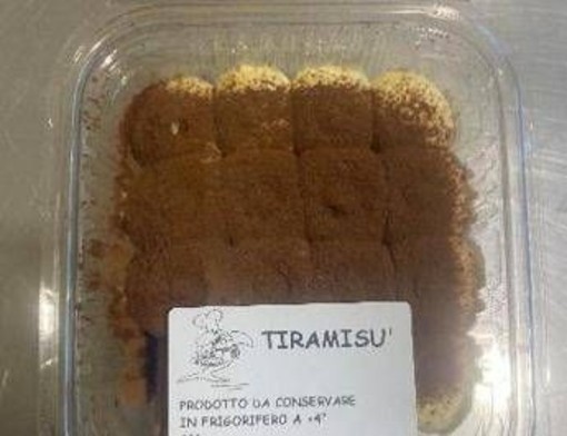 Sferetta metallica nel tiramisù, maxi richiamo alimentare: i lotti interessati Sferetta metallica nel tiramisù, maxi richiamo alimentare: i lotti interessati