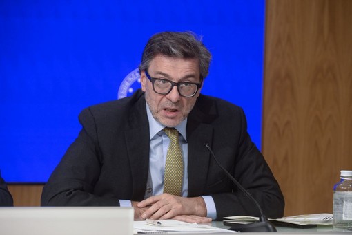 Giorgetti “Il risparmio motore della ricostruzione” Giorgetti “Il risparmio motore della ricostruzione”