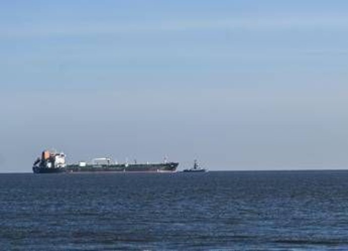 Venezuela, New York Times: "Petroliera inseguita da Usa rivendica protezione di Mosca"