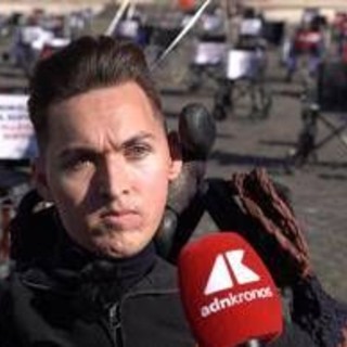 Fine vita, Stoica (scrittore e attivista): "Stato deve accompagnare alla vita non alla morte" Fine vita, Stoica (scrittore e attivista): "Stato deve accompagnare alla vita non alla morte"