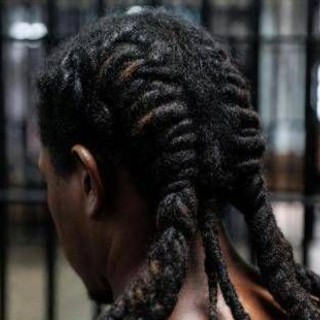 In prigione gli rasano la testa a zero, rastafariano alla Corte Suprema: "Violata la libertà religiosa" In prigione gli rasano la testa a zero, rastafariano alla Corte Suprema: "Violata la libertà religiosa"