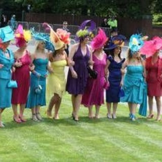 Indossi uno di questi tre colori? Secondo gli psicologi potresti essere più intelligente Indossi uno di questi tre colori? Secondo gli psicologi potresti essere più intelligente