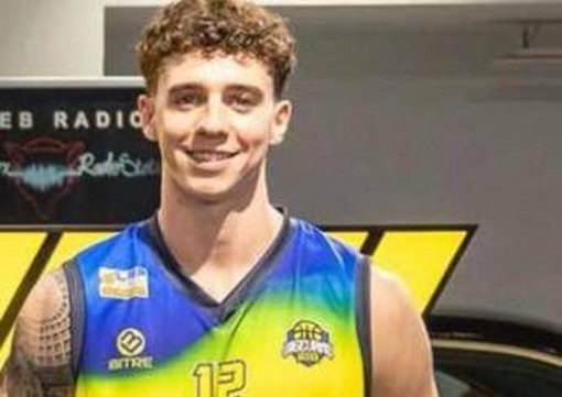 Perde il controllo della Ferrari e si schianta, grave il cestista 21enne Matteo Bettanti Perde il controllo della Ferrari e si schianta, grave il cestista 21enne Matteo Bettanti