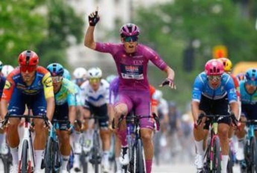 Giro d'Italia, Magnier vince terza tappa a Sofia. Silva resta in maglia rosa