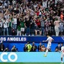 Mondiali, Iran segna e Mohebi fa segno della pistola ai tifosi: polemiche a Los Angeles Mondiali, Iran segna e Mohebi fa segno della pistola ai tifosi: polemiche a Los Angeles
