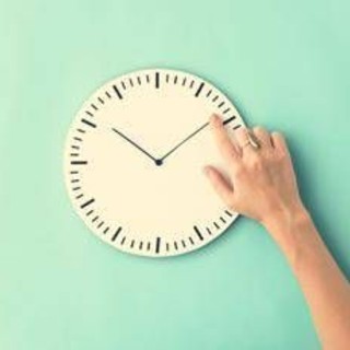 Ora solare, effetto-fuso sull'orologio biologico: quali cibi scegliere e quando mangiare Ora solare, effetto-fuso sull'orologio biologico: quali cibi scegliere e quando mangiare