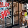 Saldi, come i negozi spingono gli acquisti puntando al cervello (e al cuore) degli italiani