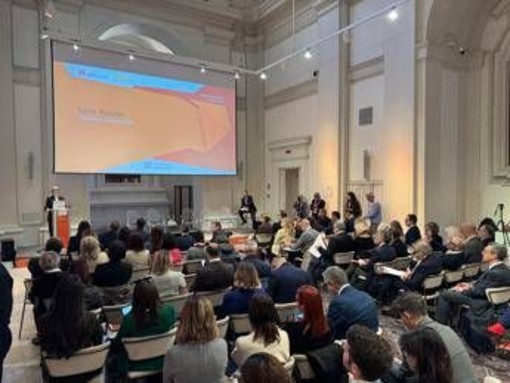 Monti (Lombardia): "Integrare economia e salute per accesso rapido all'innovazione" Monti (Lombardia): "Integrare economia e salute per accesso rapido all'innovazione"