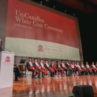 UniCamillus, consegnati i camici bianchi a 400 medici di domani UniCamillus, consegnati i camici bianchi a 400 medici di domani