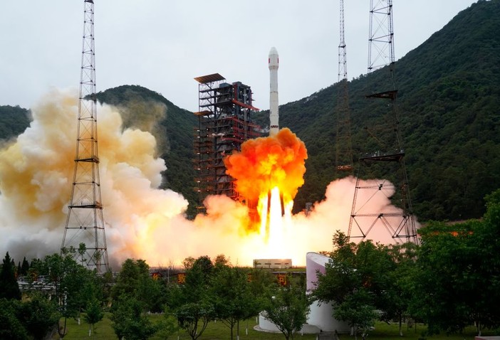 La Cina lancia un nuovo satellite nello spazio La Cina lancia un nuovo satellite nello spazio