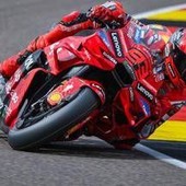 MotoGp, ancora pole per Marquez davanti a Zarco e Bezzecchi. Male Bagnaia