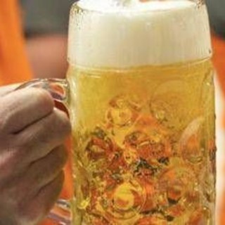 Birra gratis a chi dona sangue in Belgio: è polemica