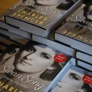 Il conte Spencer e il libro su Lady D: "Ho detto a tutti che presto sarebbe esplosa una bomba"