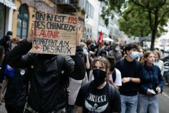 Francia, continua la protesta degli studenti: 600 arresti e 40 presidi feriti
