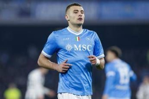 Napoli-Verona, rigore (e momentaneo 0-2) dei gialloblù tra le proteste. Cos'è successo Napoli-Verona, rigore (e momentaneo 0-2) dei gialloblù tra le proteste. Cos'è successo