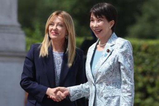 Meloni accoglie premier giapponese a Roma: l'abbraccio con Sanae Takaichi Meloni accoglie premier giapponese a Roma: l'abbraccio con Sanae Takaichi