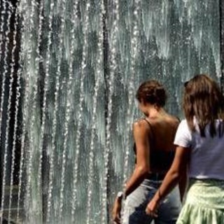 Caldo allenta la morsa nel weekend, oggi ancora allerta rossa in tre città