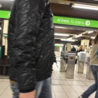 Milano, black out su linea metro 2: convogli bloccati in galleria Milano, black out su linea metro 2: convogli bloccati in galleria