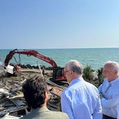 Ostia, via alla demolizione dello stabilimento dei vip. Gualtieri: "Il mare di Roma cambia volto"
