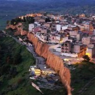 Frana a Niscemi, 13 indagati per disastro colposo