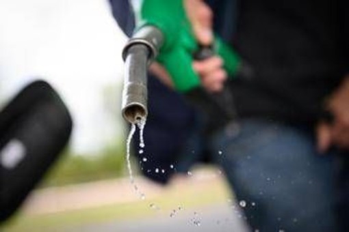 Carburanti, prezzo benzina ancora in salita: self a 1,937 euro al litro