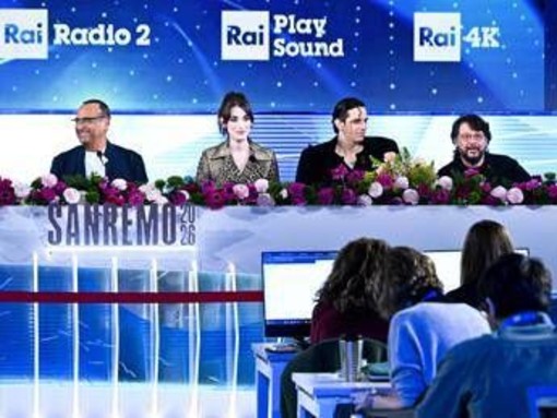 Sanremo, stasera parte il televoto: co-conduttori Lillo, Fogliati e Achille Lauro - La diretta Sanremo, stasera parte il televoto: co-conduttori Lillo, Fogliati e Achille Lauro - La diretta