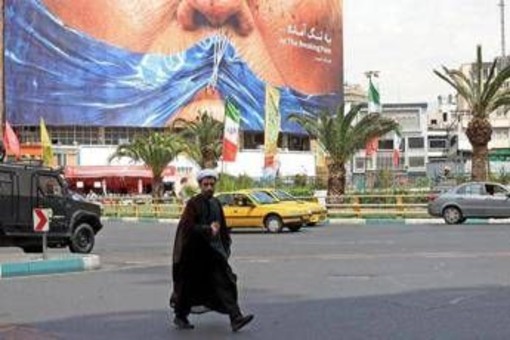 Attacco Usa nel Sud dell'Iran, Teheran minaccia basi americane Attacco Usa nel Sud dell'Iran, Teheran minaccia basi americane