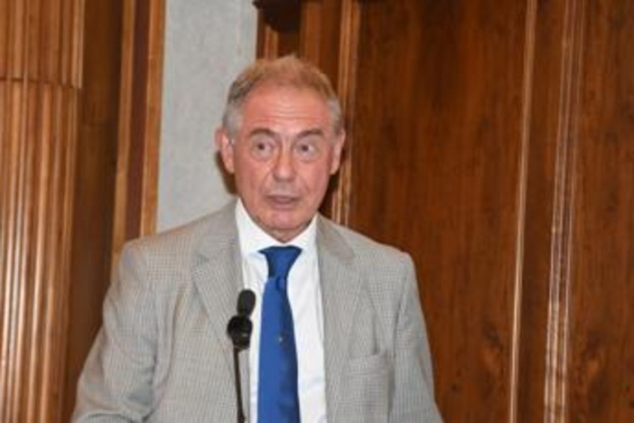 Urso: "Progetto AstraZeneca può essere pilota anche in altri ambiti" Urso: "Progetto AstraZeneca può essere pilota anche in altri ambiti"