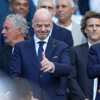Mondiali, Infantino e il torello con le leggende del Brasile Mondiali, Infantino e il torello con le leggende del Brasile