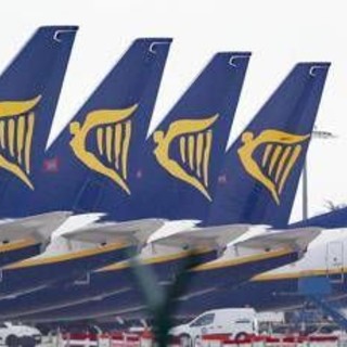 Ryanair, stop ai biglietti cartacei: da mercoledì carte d'imbarco solo digitali Ryanair, stop ai biglietti cartacei: da mercoledì carte d'imbarco solo digitali