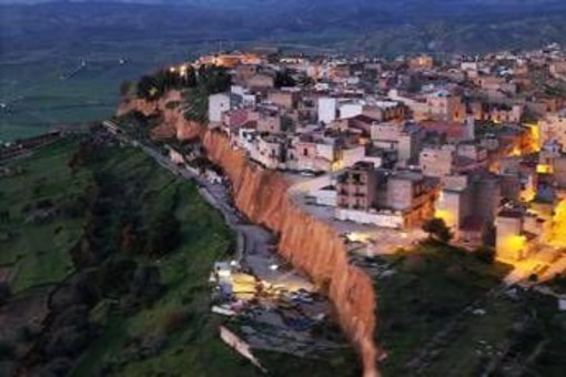 Frana a Niscemi, 13 indagati per disastro colposo