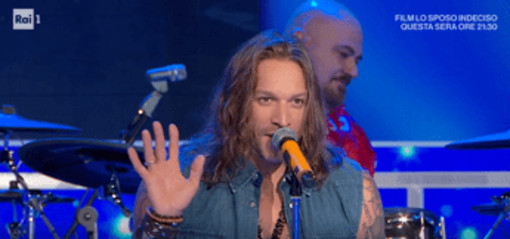 Domenica In, chi è il nuovo cantante Timothy Cavicchini. Venier: "Peccato sia bruttino..."