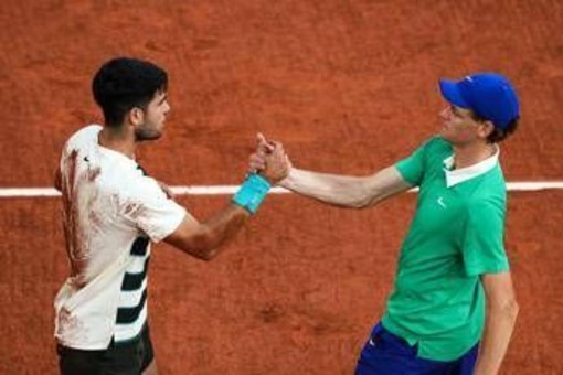 Sinner ad Halle, Alcaraz al Queen's. In Spagna: &quot;Jannik vuole evitarlo&quot;