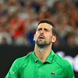 Djokovic si prende un warning e litiga con l'arbitro: "Stavo cercando il mio cappello" Djokovic si prende un warning e litiga con l'arbitro: "Stavo cercando il mio cappello"