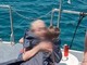 Bimbo di 5 anni e nonna trascinati al largo con il materassino - Video