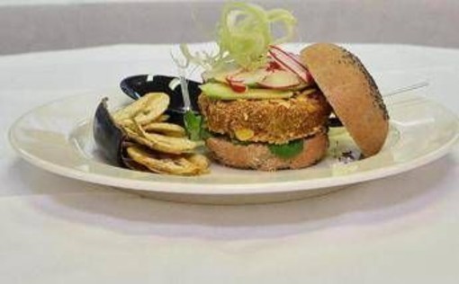 Stop del Parlamento europeo a uso di termini come 'salsiccia di tofu' o 'hamburger vegetale'