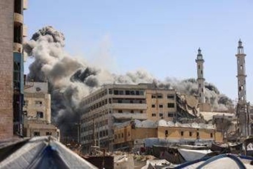 Katz: &quot;Gaza sta bruciando, usiamo pugno di ferro e non torniamo indietro&quot;