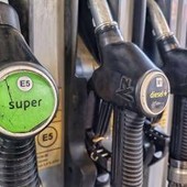 Carburanti, sconto Eni in arrivo: ecco quanto si risparmierà per un pieno di gasolio e benzina Carburanti, sconto Eni in arrivo: ecco quanto si risparmierà per un pieno di gasolio e benzina