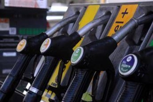 Benzina, prezzo al massimo da marzo 2022: "In due giorni un pieno costa 1 euro in più" Benzina, prezzo al massimo da marzo 2022: "In due giorni un pieno costa 1 euro in più"