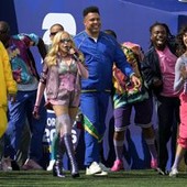 Mondiali, critiche su Madonna: "È in playback". E Brad Pitt tifa Argentina Mondiali, critiche su Madonna: "È in playback". E Brad Pitt tifa Argentina